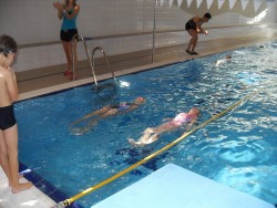 ostatní už v plaveckém velkém bazénu.